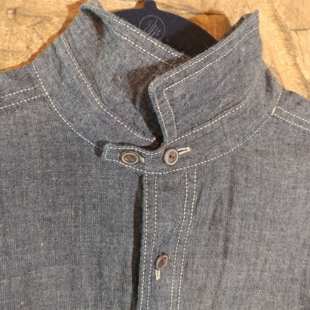 American Eagle Outfitters Light Chambray Shirt - Picture 4 of 8